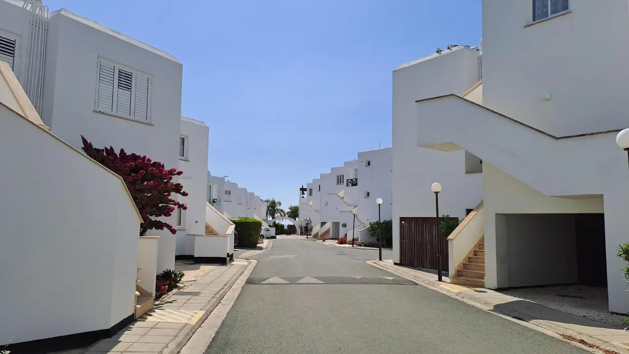 Yialos Cozy Beach House location