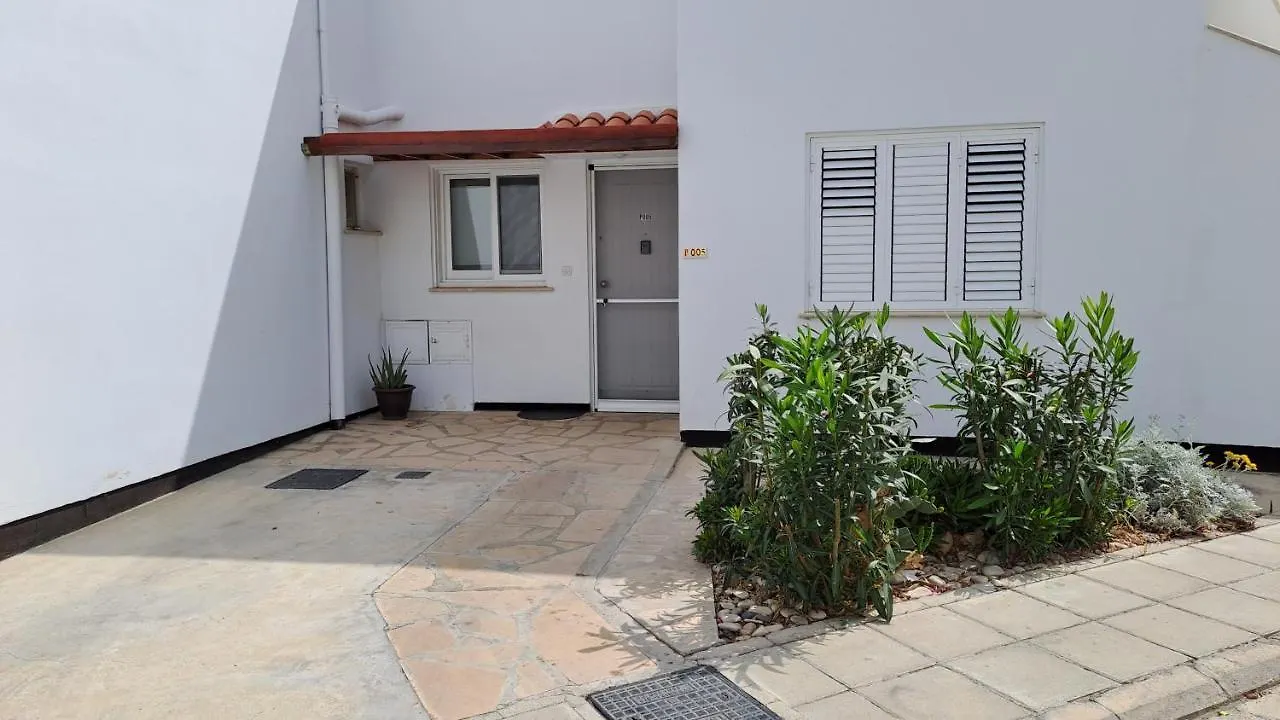 Yialos Cozy Beach House Apartment Larnaca 0*,