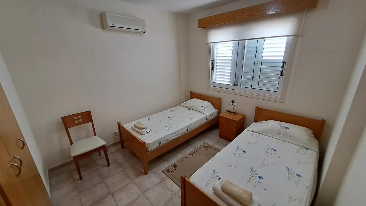 Yialos Cozy Beach House Apartment Larnaca