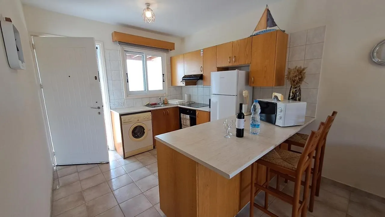 Yialos Cozy Beach House Apartment Larnaca