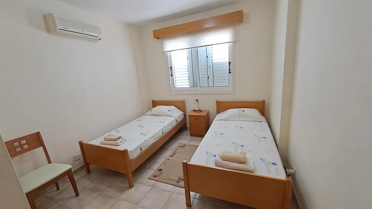 Yialos Cozy Beach House Apartment Larnaca
